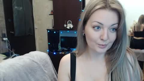 Snapshot of luckyshotgirl chatting on December 26, 6:54 pm LuckyShot online show from December 26, 6:54 pm