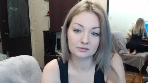 Snapshot of luckyshotgirl chatting on December 30, 8:43 am LuckyShot online show from December 30, 8:43 am