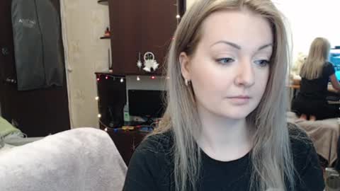 Snapshot of luckyshotgirl chatting on January 2, 1:08 pm LuckyShot online show from January 2, 1:08 pm