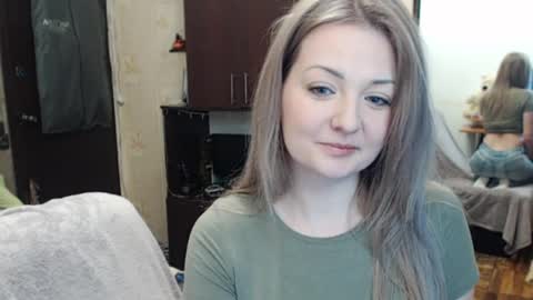 Snapshot of luckyshotgirl chatting on March 5, 8:10 pm LuckyShot online show from March 5, 8:10 pm