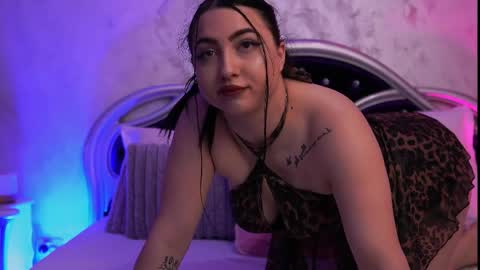 Mia online show from May 18, 6:25 pm