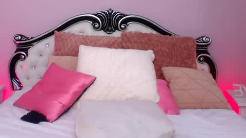 Mia online show from May 27, 1:57 am
