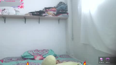 Snapshot of lucrecia21_ chatting on December 28, 7:11 pm Lucrecia... new accout...OFS LU 21 online show from December 28, 7:11 pm