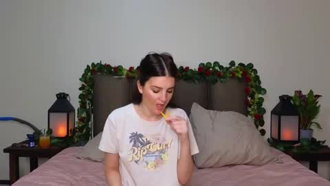 Lucy online show from November 7, 9:15 pm