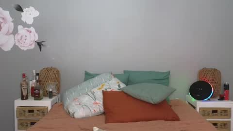 Snapshot of lucy1990xxx chatting on May 22, 9:09 pm Lucy online show from May 22, 9:09 pm