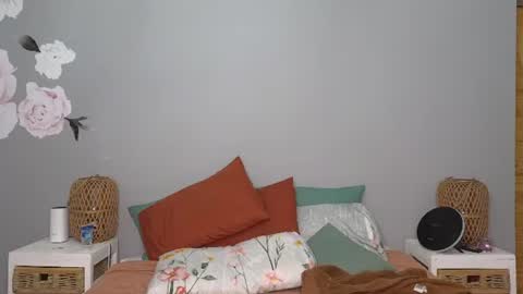 Snapshot of lucy1990xxx chatting on July 3, 8:04 pm Lucy online show from July 3, 8:04 pm