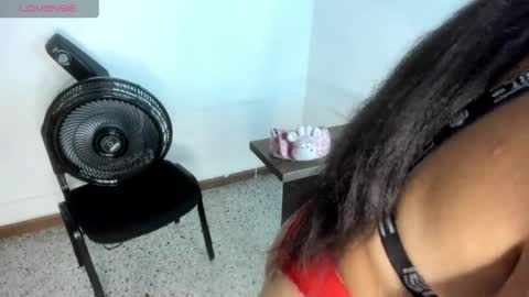 Snapshot of lucy__23 chatting on April 18, 5:11 am online show from April 18, 5:11 am