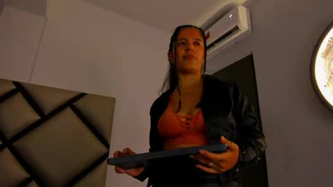 Snapshot of lucy__23 chatting on May 2, 4:06 am online show from May 2, 4:06 am