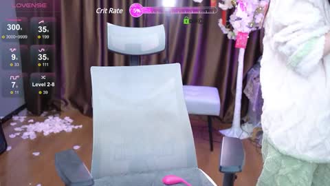 Lucy online show from February 13, 1:50 am