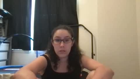 Snapshot of lucy_allison chatting on May 5, 9:34 pm Lucy online show from May 5, 9:34 pm
