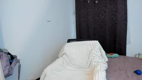 Snapshot of lucy_be chatting on December 2, 10:12 pm Lucia online show from December 2, 10:12 pm