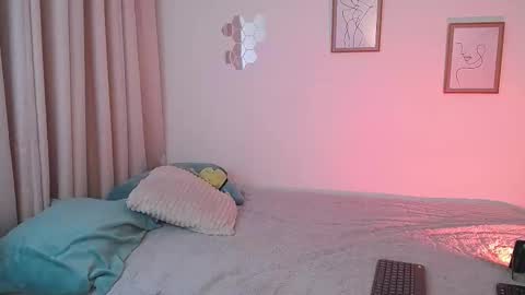 Snapshot of lucy_be chatting on November 23, 1:16 am Lucia online show from November 23, 1:16 am