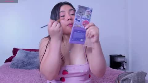 Snapshot of lucy_blush99 chatting on April 21, 1:06 pm lucy blush99 online show from April 21, 1:06 pm