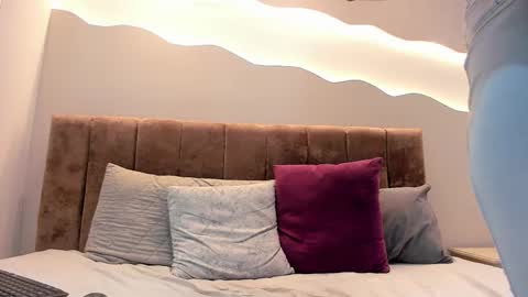 Snapshot of lucy_canel chatting on November 14, 8:13 am lucy_canel online show from November 14, 8:13 am