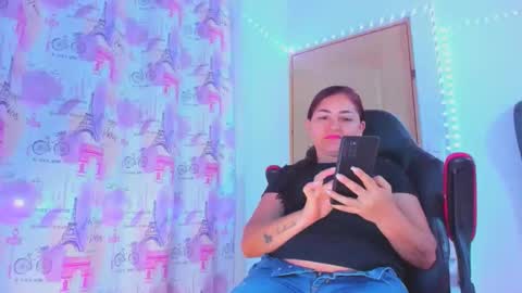 Snapshot of lucy_chanell chatting on May 17, 12:52 am lucy online show from May 17, 12:52 am