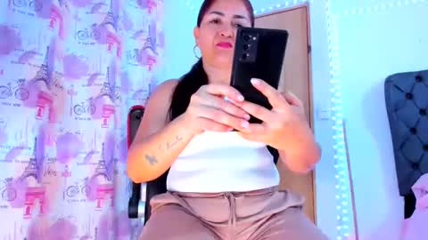 Snapshot of lucy_chanell chatting on May 25, 12:27 am lucy online show from May 25, 12:27 am