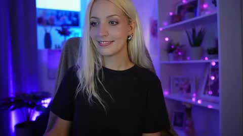 Snapshot of lucy_cutie_ chatting on July 17, 6:02 pm Cutie Lucy online show from July 17, 6:02 pm