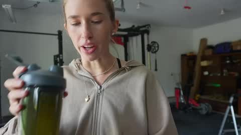 Snapshot of lucy_gooosey chatting on May 9, 7:41 pm Lucy. online show from May 9, 7:41 pm