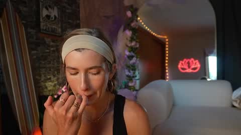 Snapshot of lucy_gooosey chatting on June 2, 1:18 am Lucy. online show from June 2, 1:18 am