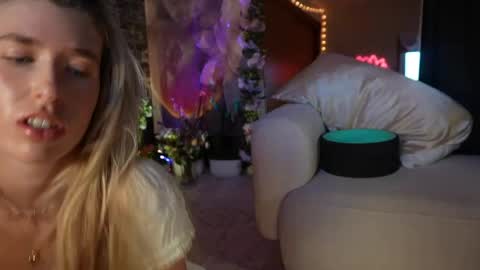 Snapshot of lucy_gooosey chatting on June 7, 3:10 am Lucy. online show from June 7, 3:10 am