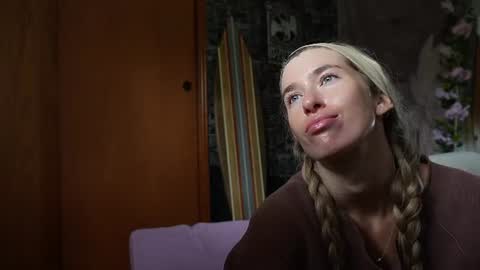 Snapshot of lucy_gooosey chatting on June 17, 5:25 pm Lucy. online show from June 17, 5:25 pm