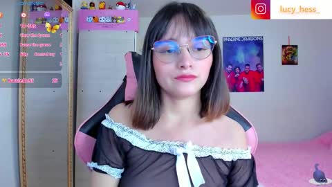 Snapshot of lucy_hess_ chatting on December 17, 8:59 pm Lucy online show from December 17, 8:59 pm
