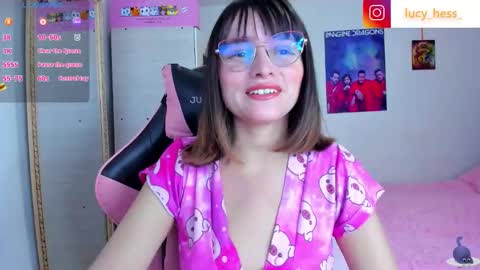 Snapshot of lucy_hess_ chatting on December 18, 5:52 pm Lucy online show from December 18, 5:52 pm