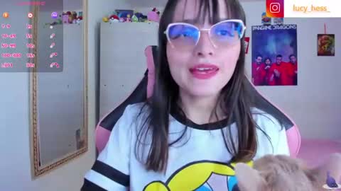Snapshot of lucy_hess_ chatting on August 4, 8:11 pm Lucy online show from August 4, 8:11 pm