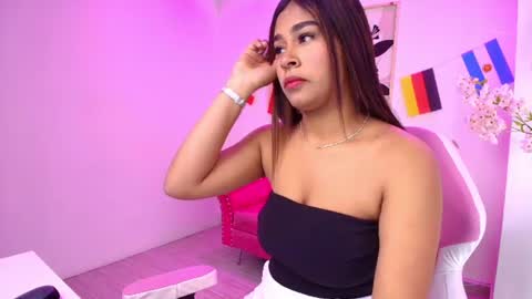 Snapshot of lucy_mcgracy chatting on July 16, 12:11 pm Lucy online show from July 16, 12:11 pm