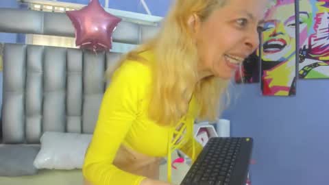  SleepyAbuela online show from November 18, 3:16 pm