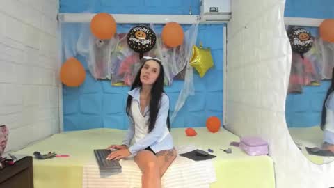 Snapshot of lucy_unlimited chatting on October 31, 2:40 pm Lucy unlimit come back here online show from October 31, 2:40 pm