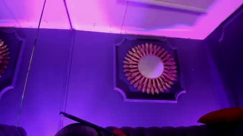 Snapshot of lucy_williiams chatting on December 12, 11:36 pm Lucy  online show from December 12, 11:36 pm