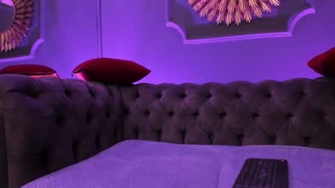 Snapshot of lucy_williiams chatting on December 18, 11:51 pm Lucy  online show from December 18, 11:51 pm