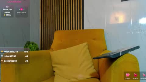 Snapshot of lucy_williiams chatting on January 29, 9:01 am Lucy  online show from January 29, 9:01 am