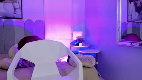 Snapshot of lucy_williiams chatting on February 5, 6:46 am Lucy  online show from February 5, 6:46 am