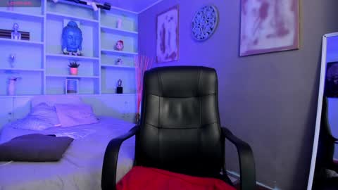 Snapshot of lucy_williiams chatting on February 6, 8:45 pm Lucy  online show from February 6, 8:45 pm