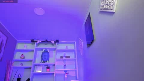 Snapshot of lucy_williiams chatting on February 24, 11:19 pm Lucy  online show from February 24, 11:19 pm