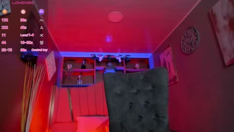 Snapshot of lucy_williiams chatting on September 19, 12:17 pm Lucy  online show from September 19, 12:17 pm