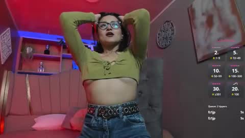 Snapshot of lucy_williiams chatting on September 23, 12:19 pm Lucy  online show from September 23, 12:19 pm