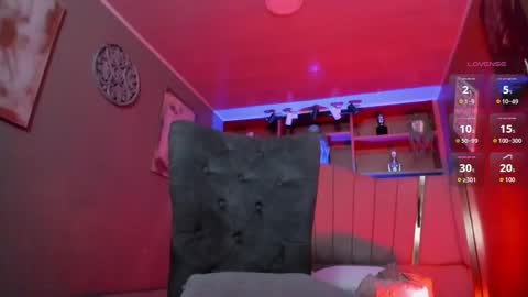 Snapshot of lucy_williiams chatting on October 2, 11:50 am Lucy  online show from October 2, 11:50 am