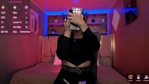 Snapshot of lucy_williiams chatting on October 6, 11:51 am Lucy  online show from October 6, 11:51 am