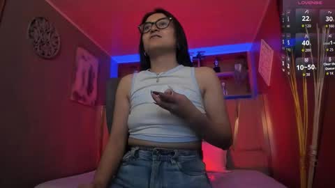 Snapshot of lucy_williiams chatting on October 17, 11:24 am Lucy  online show from October 17, 11:24 am