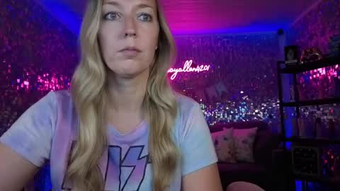 Snapshot of lucyallen4201 chatting on June 2, 1:51 am lucyallen4201 online show from June 2, 1:51 am