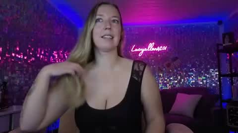 Snapshot of lucyallen4201 chatting on June 18, 12:09 pm lucyallen4201 online show from June 18, 12:09 pm