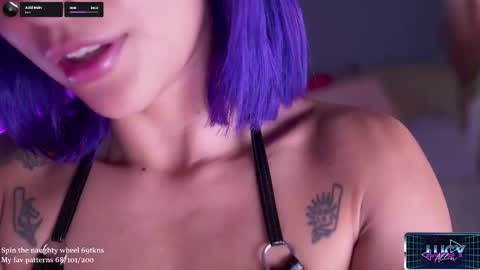 Snapshot of lucyallenx chatting on September 13, 2:39 pm Lucy Alien online show from September 13, 2:39 pm