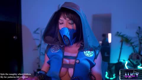 Snapshot of lucyallenx chatting on October 28, 7:27 pm Lucy Alien online show from October 28, 7:27 pm