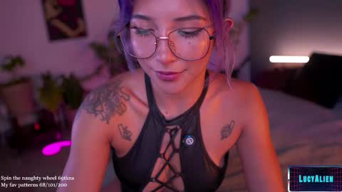 Snapshot of lucyallenx chatting on November 24, 3:45 pm Lucy Alien online show from November 24, 3:45 pm