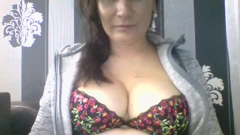 Snapshot of lucyhot6 chatting on September 16, 9:32 am lucybylucy online show from September 16, 9:32 am