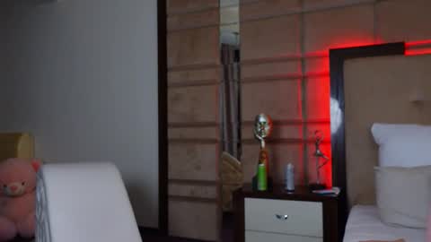 Lucy Lexton online show from February 5, 10:58 pm