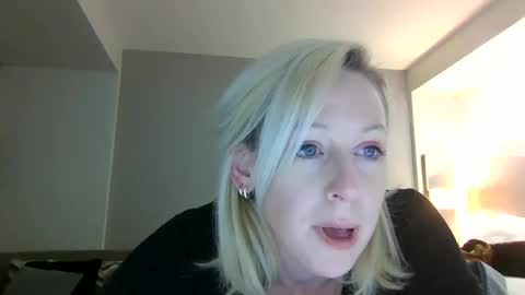 Lucy Loves Lookers online show from December 4, 3:15 am